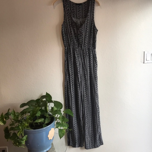 Size Medium black and white Romper - Picture 1 of 4